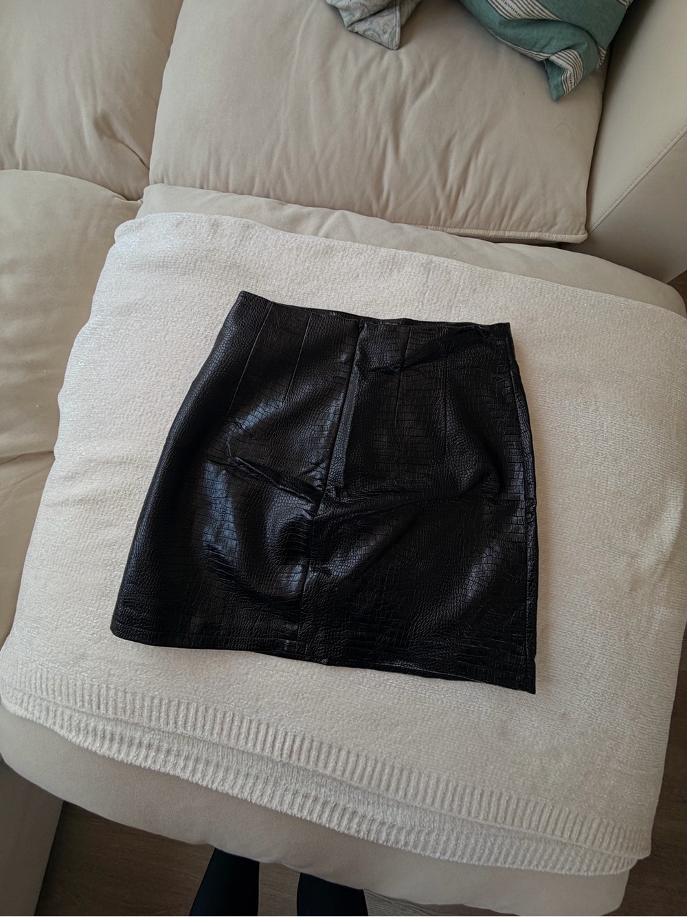 TOPSHOP Black Faux Leather Mini Skirt Size 4 Like New